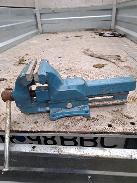 Menghina heuer Nouă