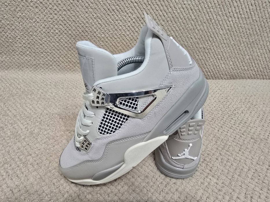Nike Jordan 4 frozen moments  nr 36 37 38 39 40   preț 400 lei