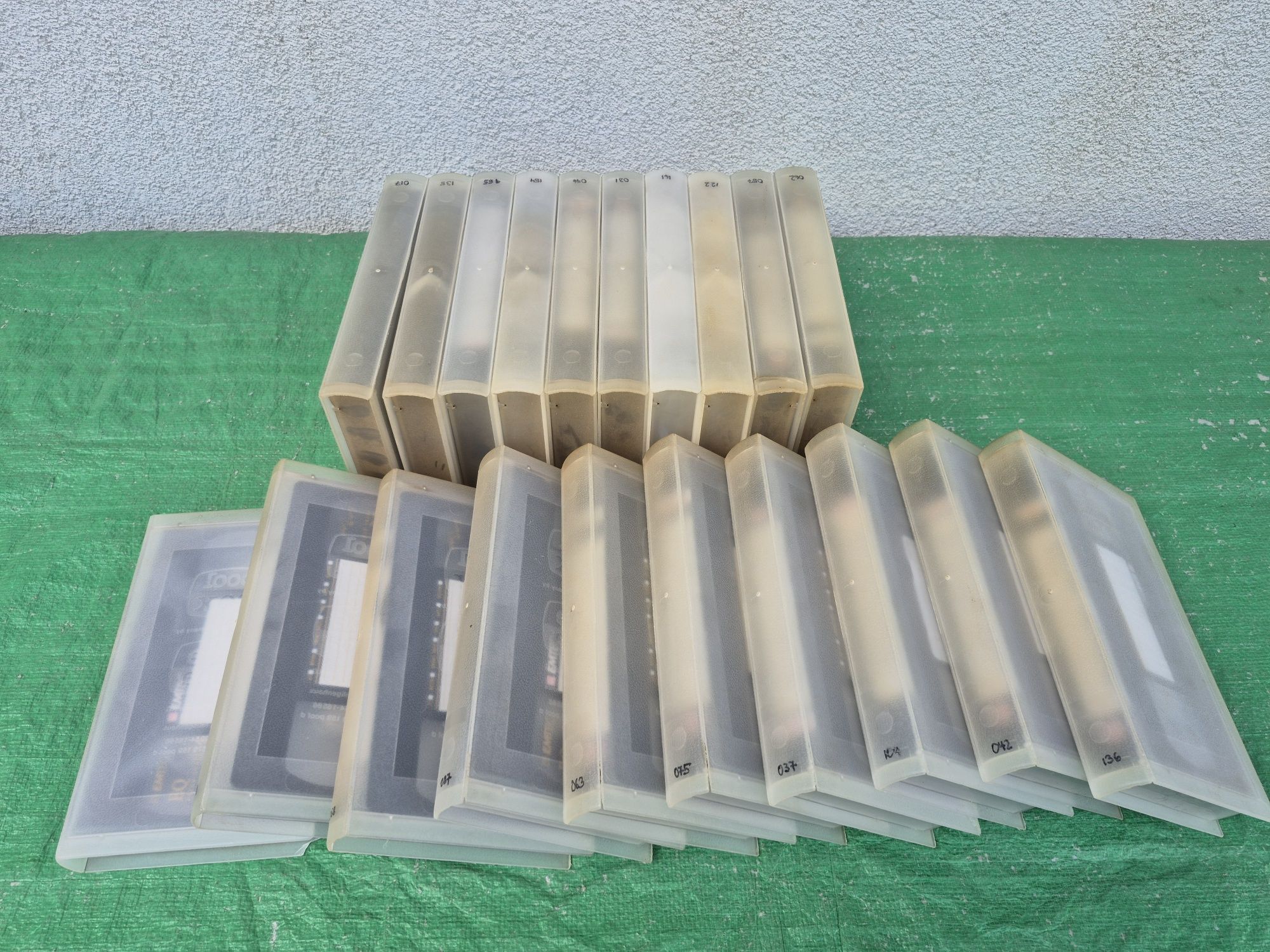 Vând 36 casete video VHS EMTEC originale 80& 100 & 120 minute,cu filme