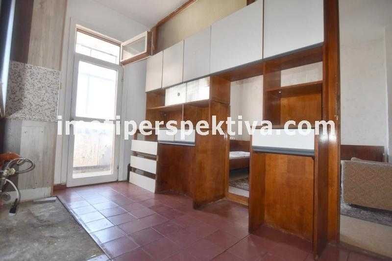 Продава се Тристаен апартамент в Пловдив, Тракия - 94 кв.м за 1086 €/кв.м - Снимка #1