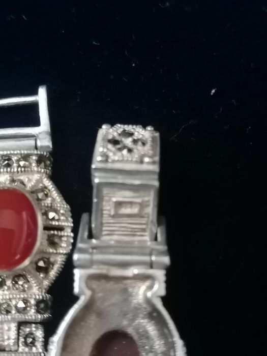 Сребърна гривна с полукъпоценни  камъни корнеол