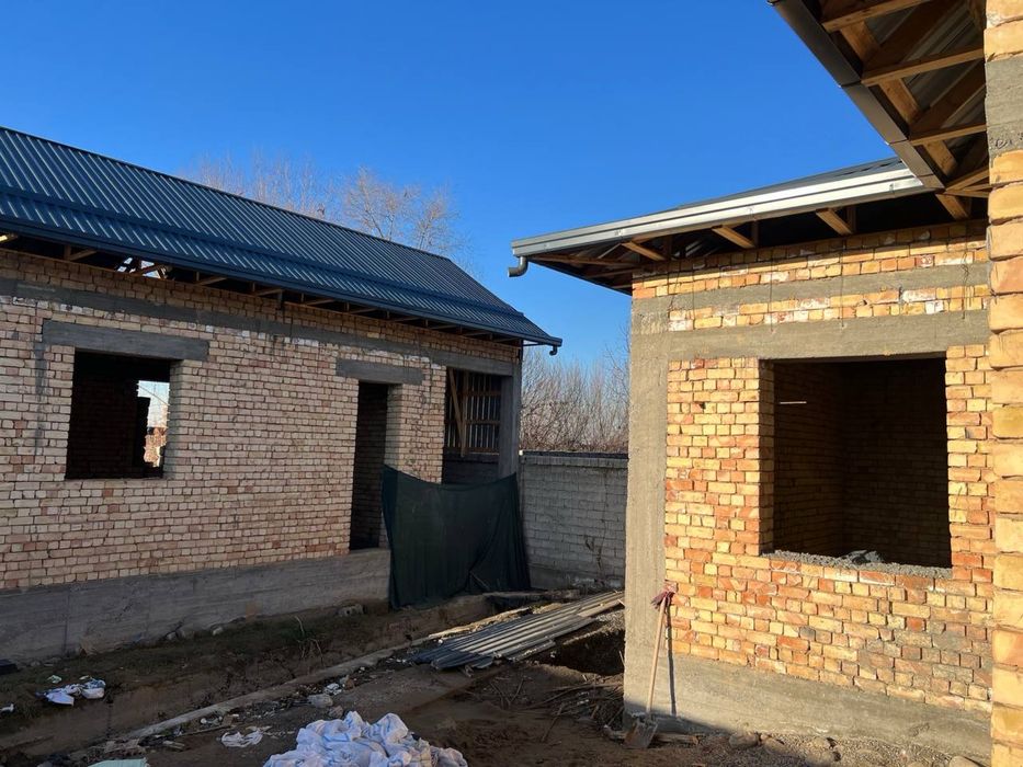 Продаю дом каробка срочна 5 сотик  9 комнат