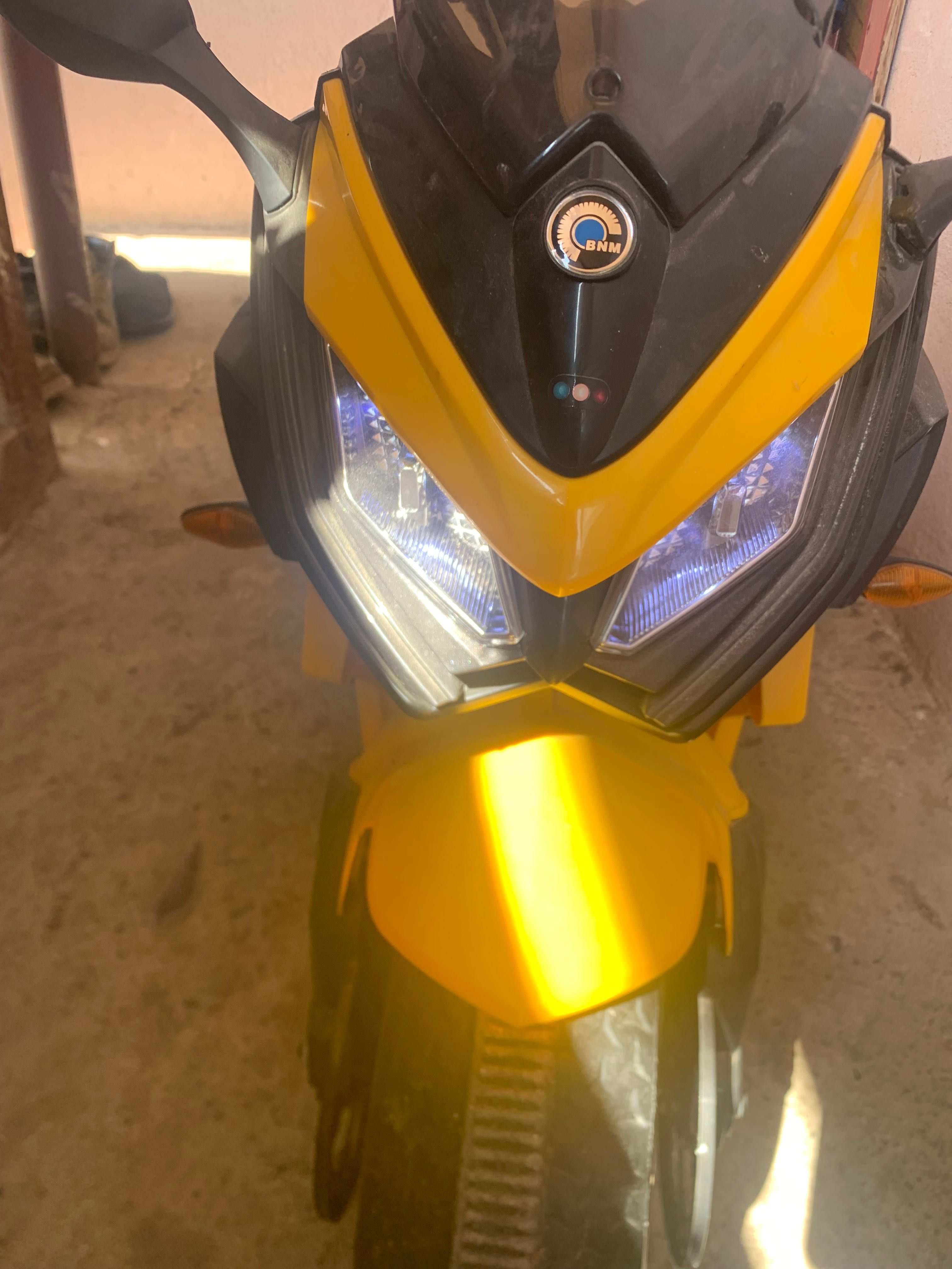 Vând motocicletă de copii electrică
