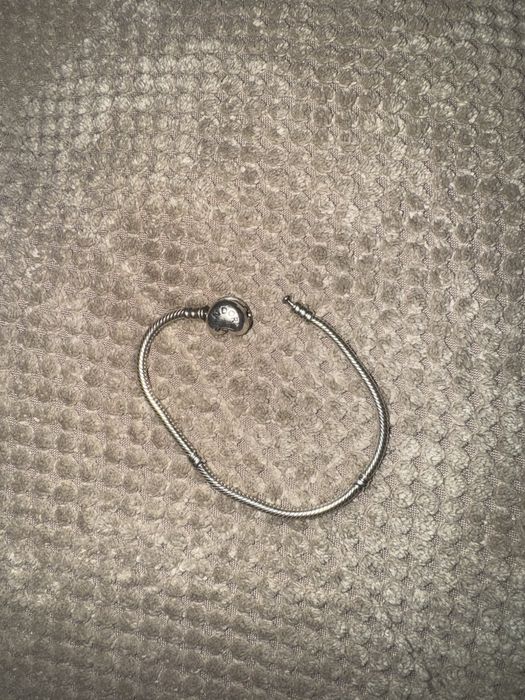 Bratara Pandora, nepurtata