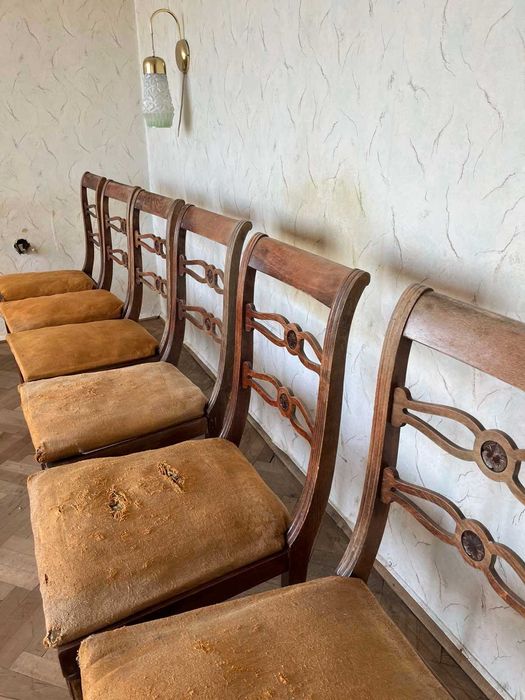 Старинна, антична, ретро разтегателна маса със столове