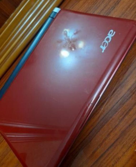 Netbook acer yaxshi holatda