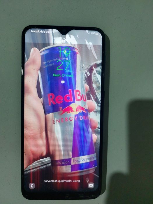 Galaxy A 20 sotiladi 100 % ishledi Oldi Singan,Ekranga Ziyoni yo'g' '