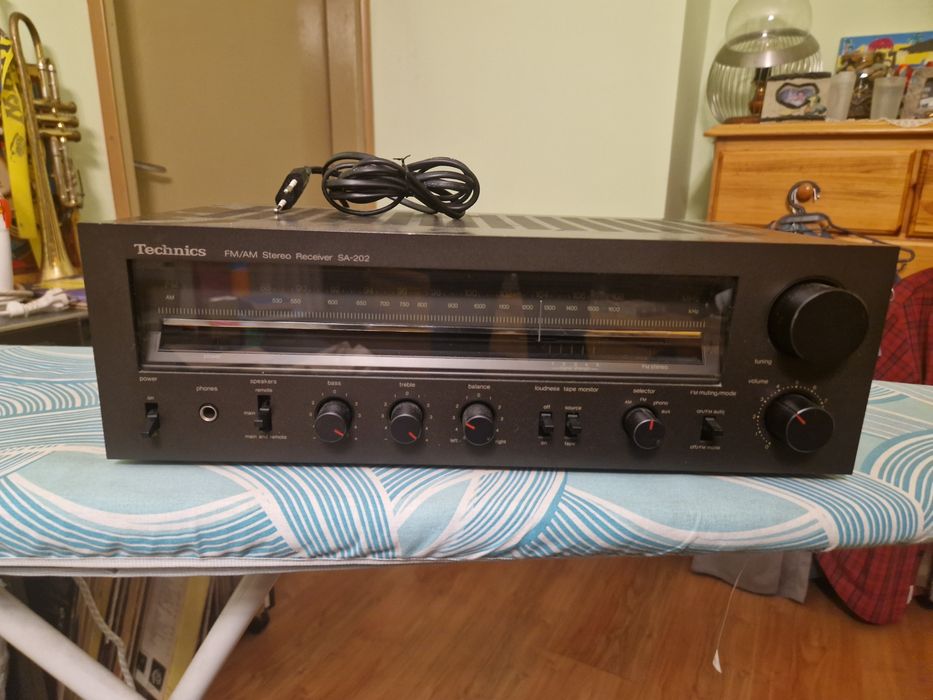 Красив ресивър Техникс, сглобен в Япония