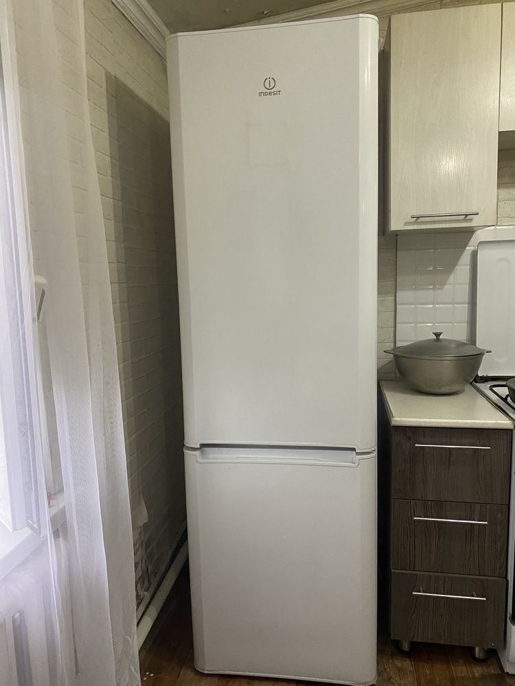 Холодильник Indesit б/у