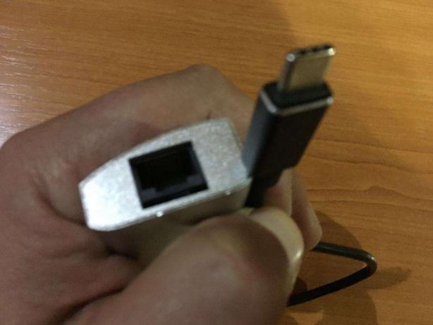 Adaptor USB-C la 3-Port USB 3.0 Hub cu placa de retea gigabit
