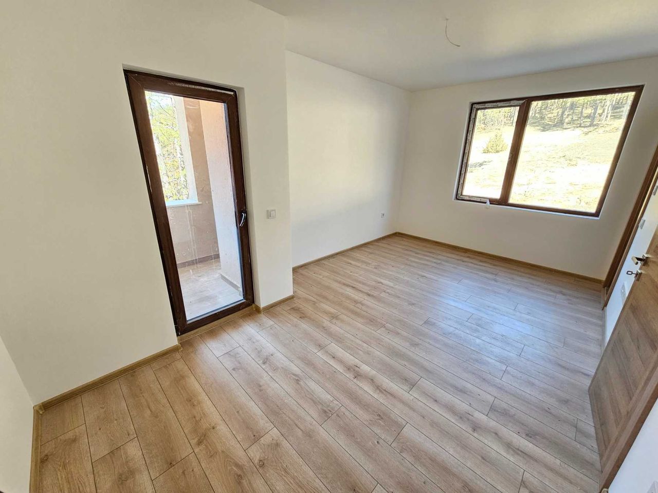 Продава се Тристаен апартамент в Велинград - 89 кв.м за 1198 €/кв.м - Снимка #2