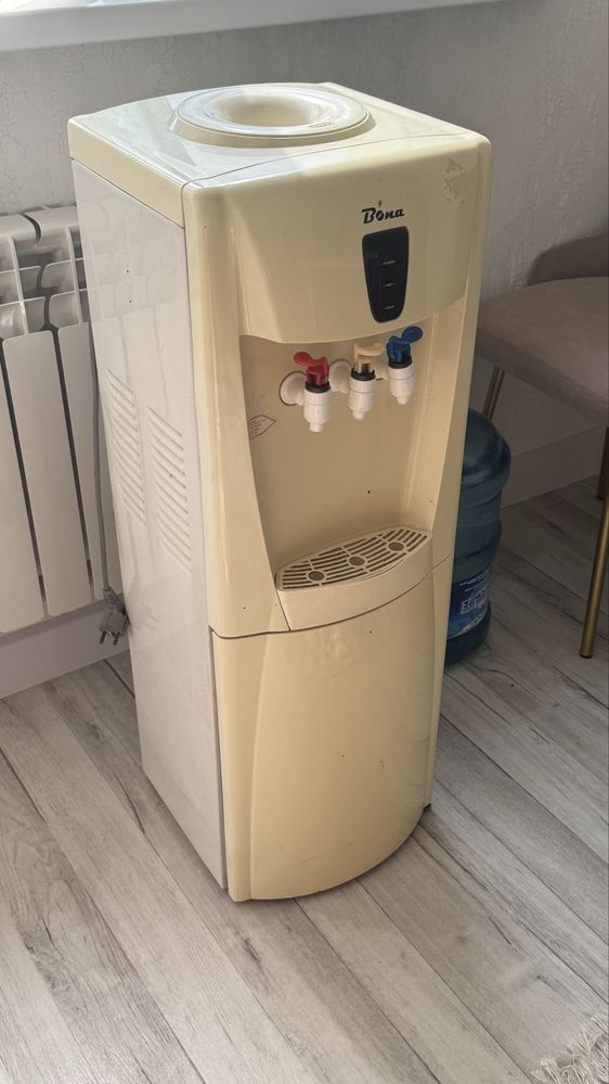 Продам кулер для воды Bona