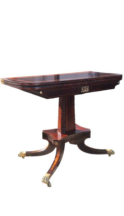 Masă de joc elegantă cu intarsii din lemn și alamă – stil clasic