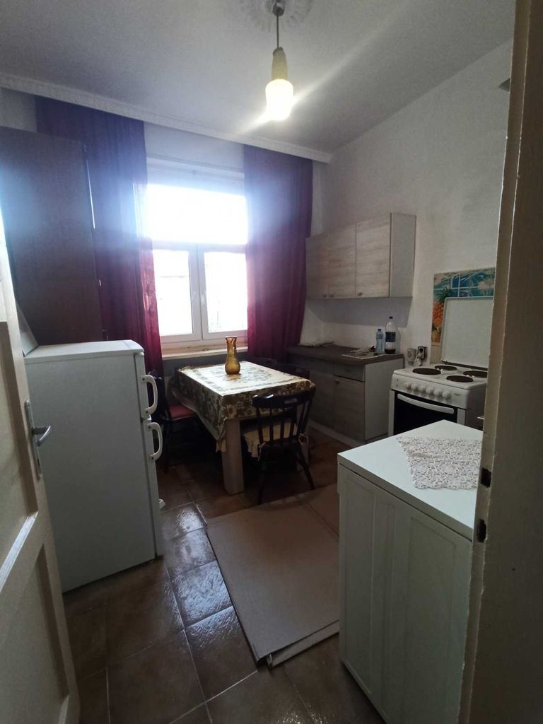 Дава се под наем Двустаен апартамент в Бургас, Център - 65 кв.м за 375 € - Снимка #2
