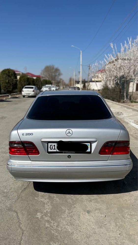 Mercedes Benz E200 210 kuzov