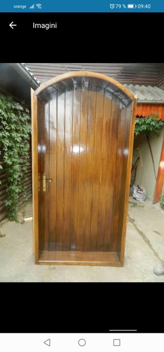 Uși din lemn masiv