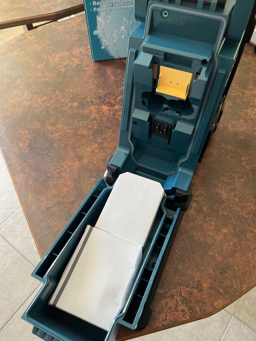 Строително радио Makita DMR107