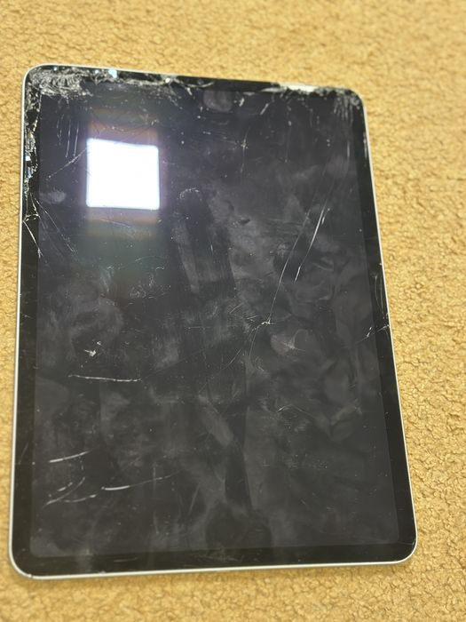 Ipad pro 11” gen3 defecta pentru piese