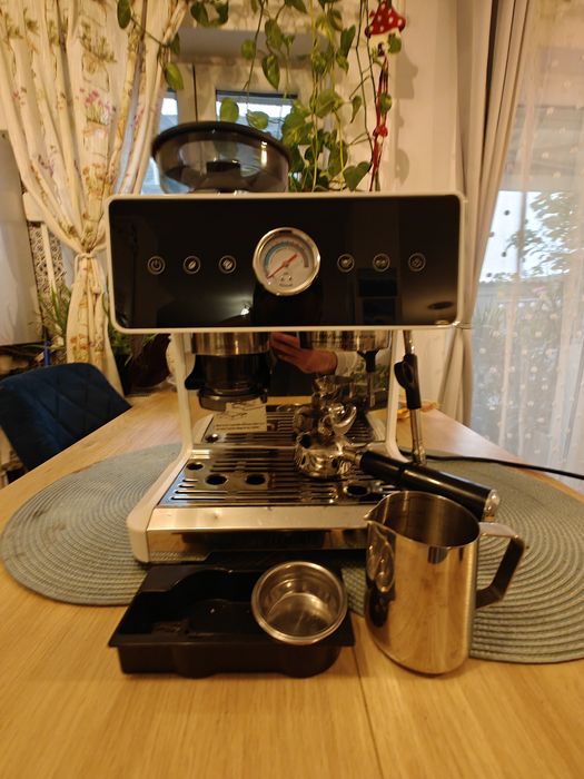 Vand Espressor Profesional "All-in-One" KB ELEMENTS Rasnita Incorporat