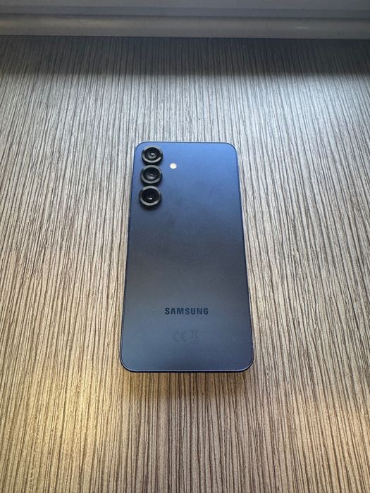 Като нов! Samsung galaxy s25