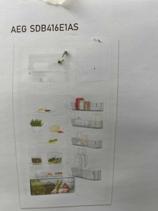 Продавам вградена хладилник AEG SDB416Е1AS