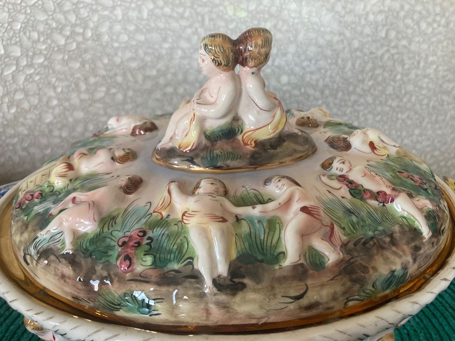 CAPODIMONTE супник с херувими