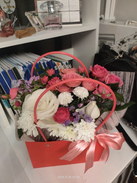 Букет цветов в корзине