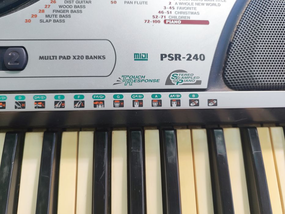 Yamaha psr-240 .