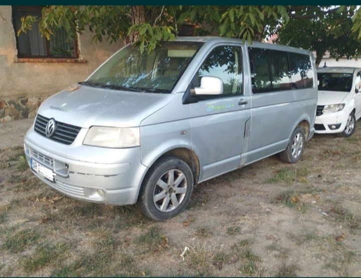 Volkswagen Transporter T5 9 locuri