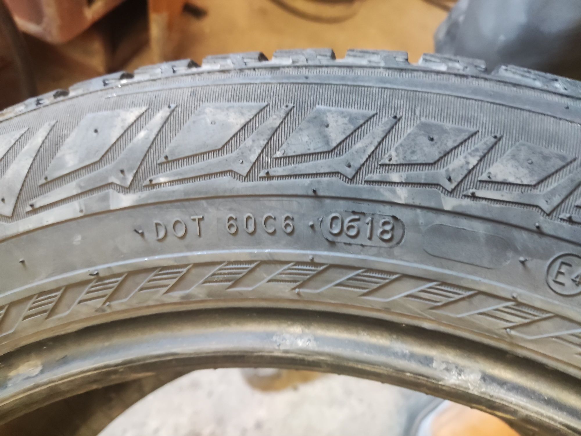 1бр лятна гума 235/55/17 Nokian, нова цена 50лв за брой
6.69mm грайфер