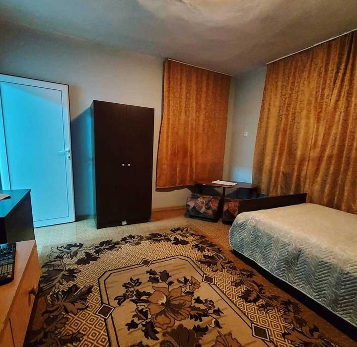 Дава се под наем Двустаен апартамент в Бургас, Меден рудник - зона Б - 70 кв.м за 175 € - Снимка #1