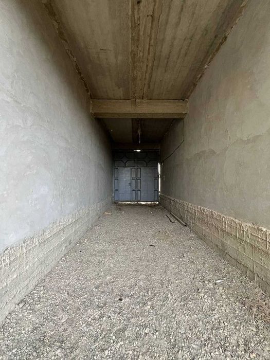 4 sotoxli hovli, magazini bilan birga sotiladi.