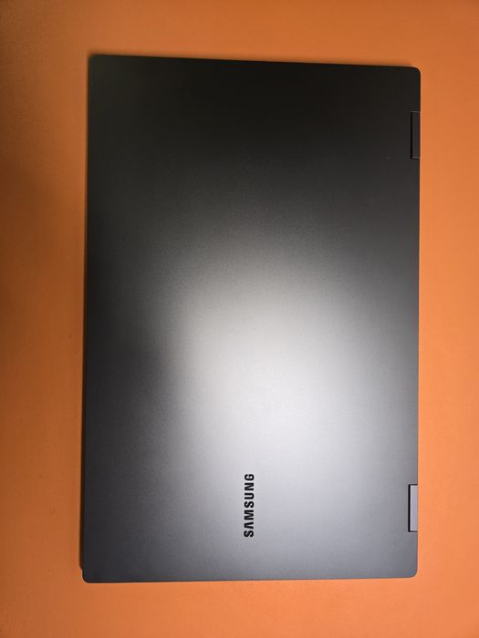 Vând Samsung Galaxy Book 2 Pro 360 i7 1Tb impecabil