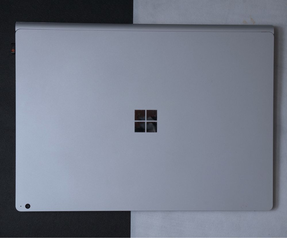 15” Microsoft Surface Book 2 + 2 подаръка