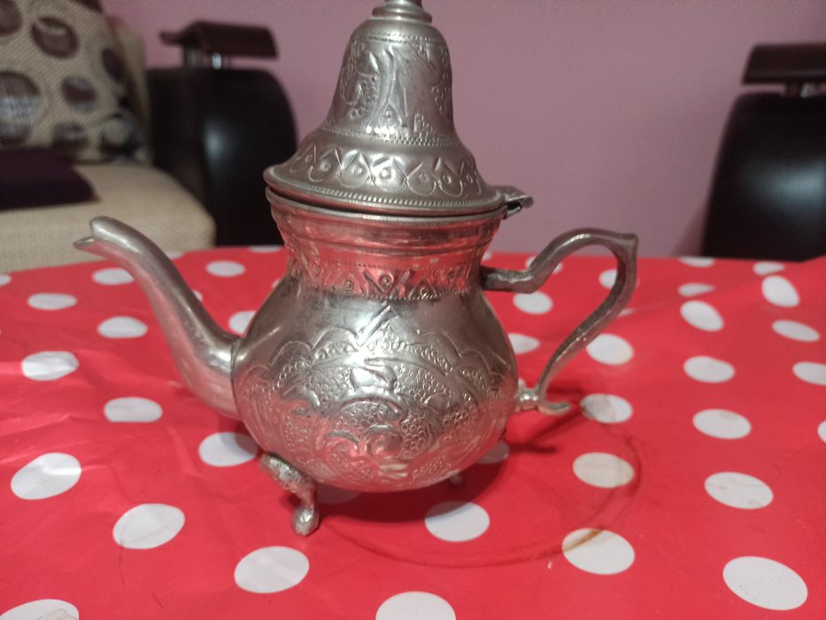 Vând ceainic vintage superb