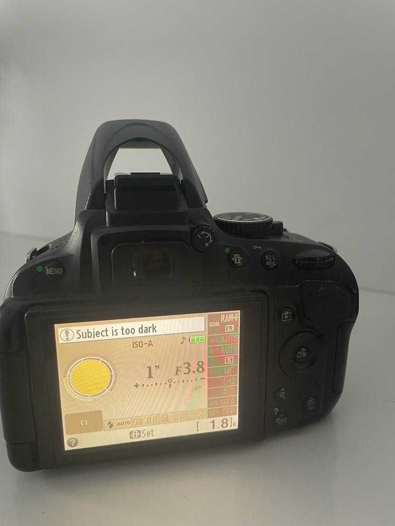 Kit aparat foto Nikon D5100