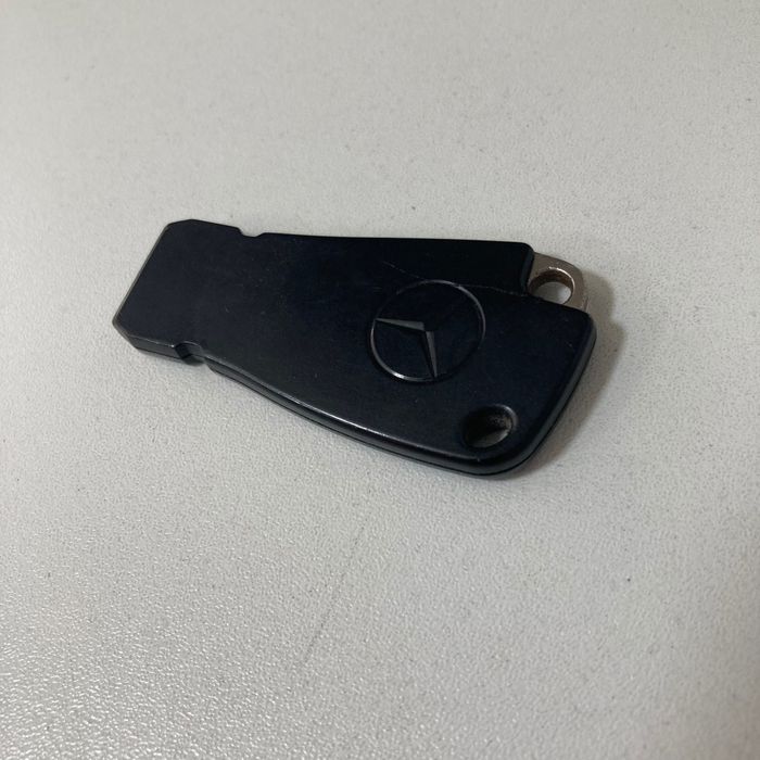 Гълтач с 2бр. ключове Mercedes w203 C-class