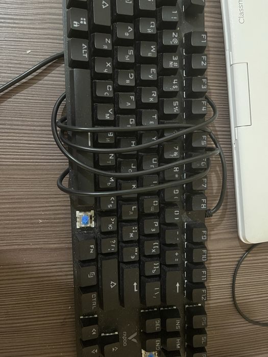 Продам игровую клавиатуру Rapoo V500 alloy