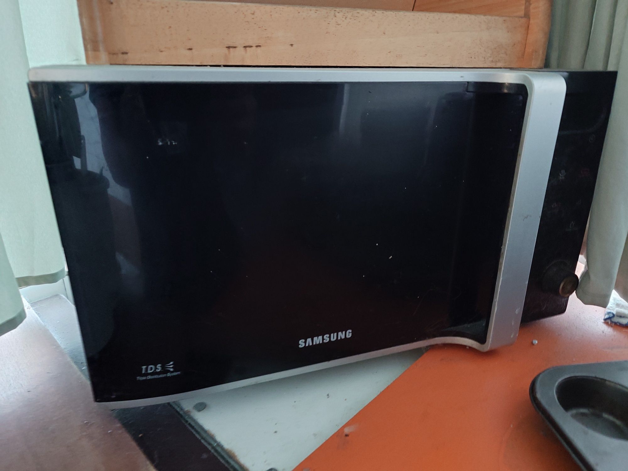 Микровълнова фурна SAMSUNG