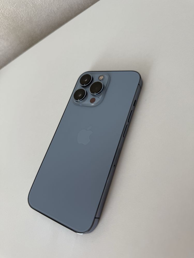 Смартфон Apple iPhone 13 Pro 256Gb голубой