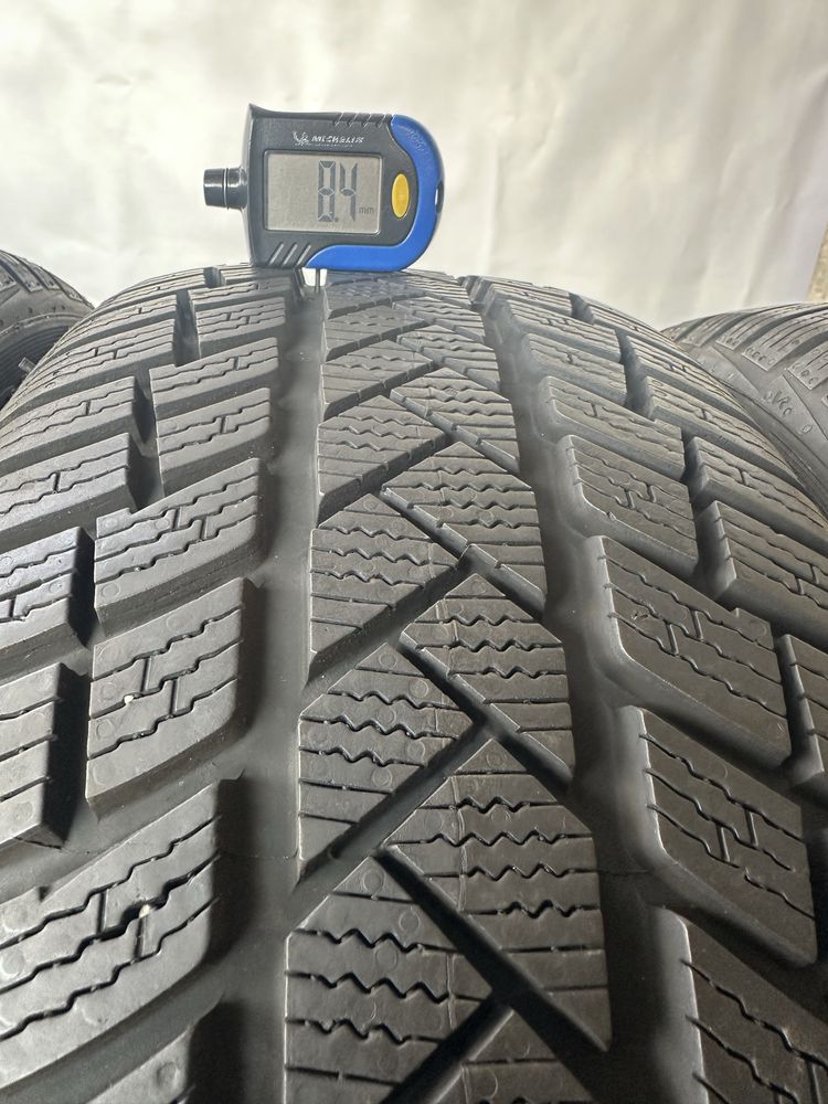 215/55/17 Vredestein dot24 4br