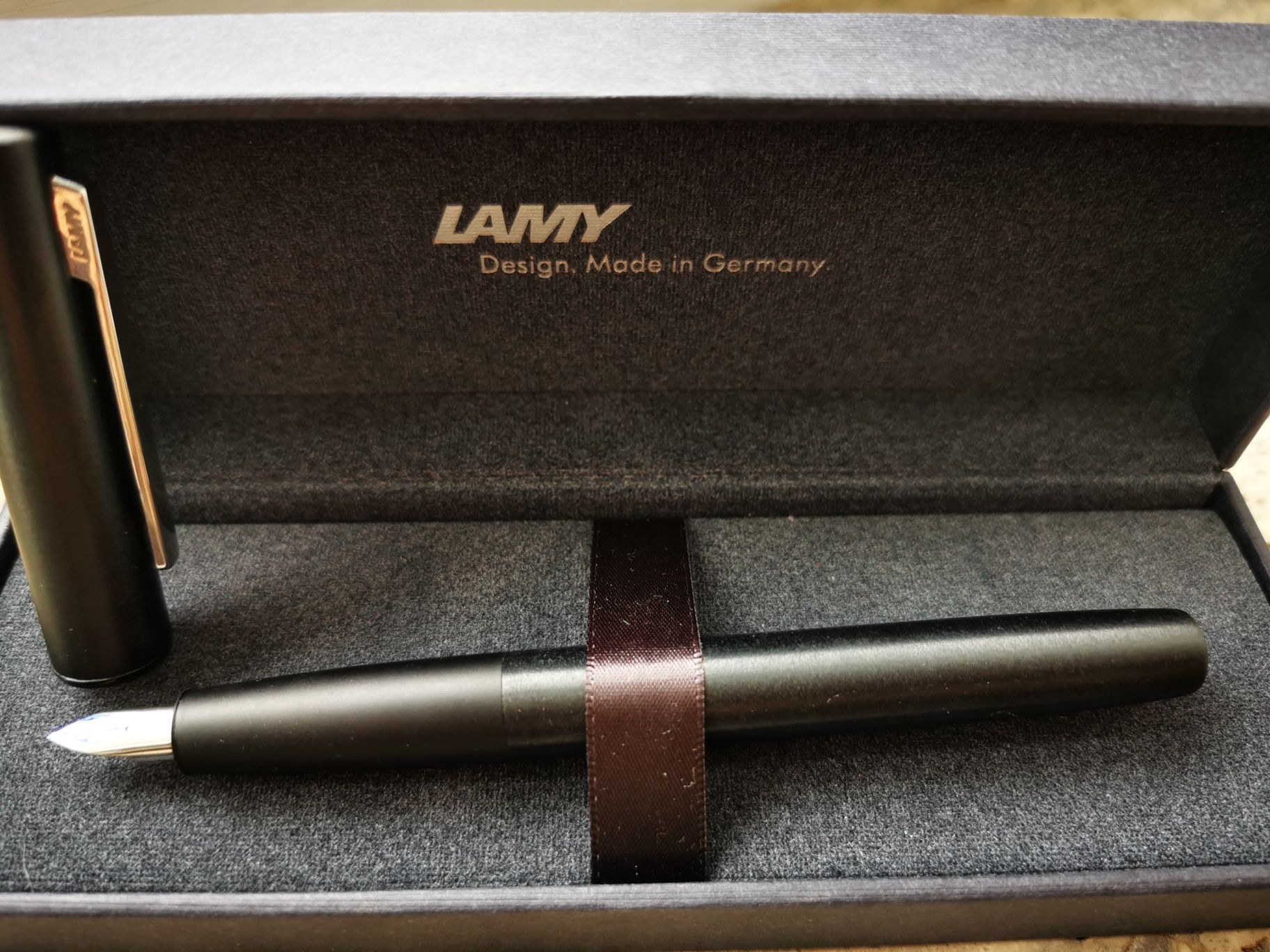 Stilou Lamy Aion negru