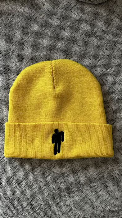 Яркая желтая шапочка