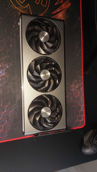 Sapphire Nitro+ rx 7800xt 
SAPPHIRE NITRO+ AMD Radeon™ RX 7800 XT 16GB