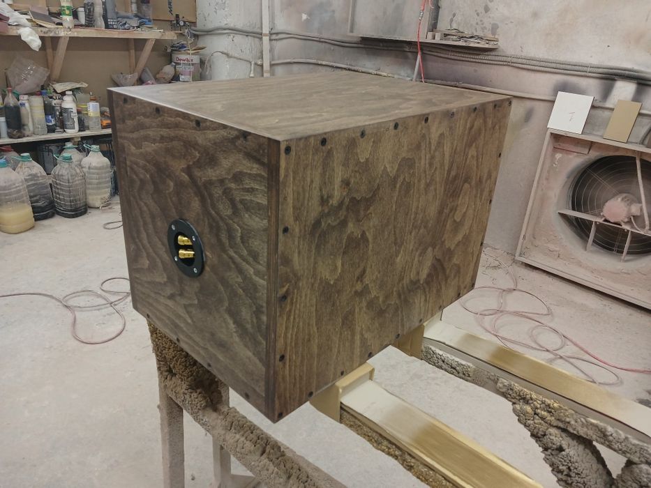 Продам короб для SQ сабвуфера 12дюймов