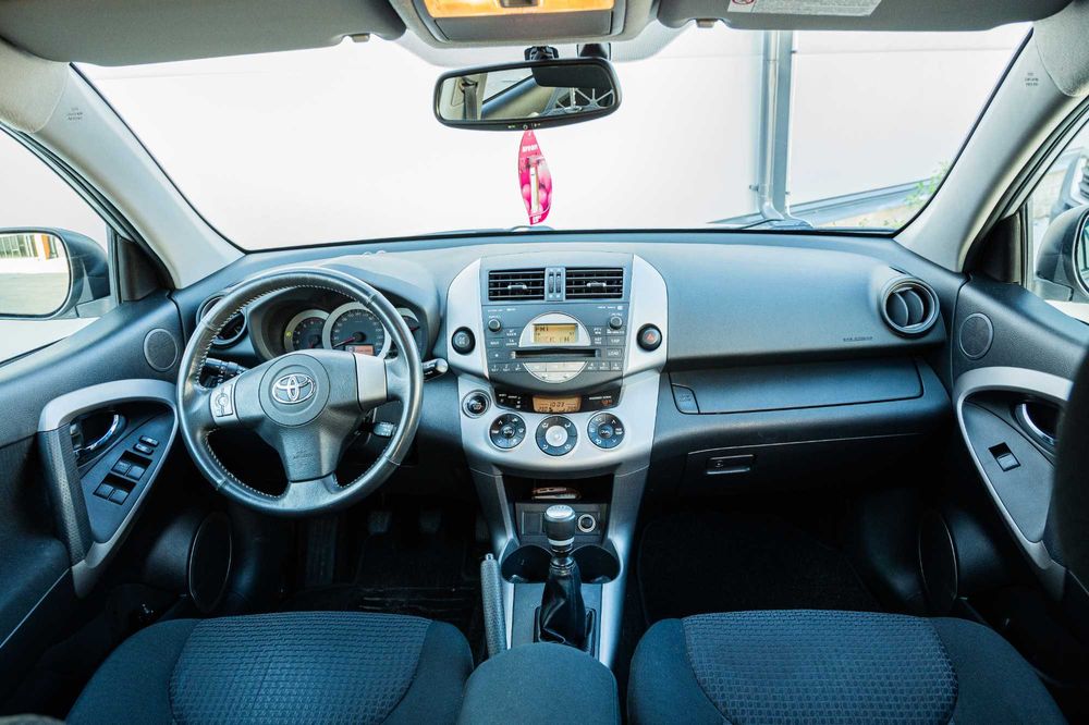 Toyota Rav 4 2,2 D-CAT 177cai 4x4 - Utilitara cu 2 locuri