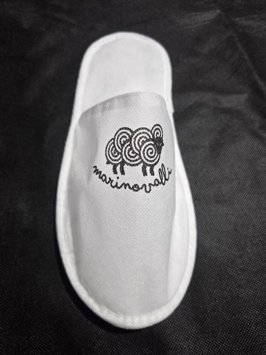 Логотип тапочка. Бренд тапочка. Logotip tapochka. Тапочки с логотипом