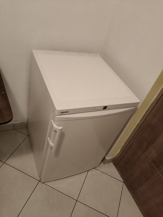 Vândcombină frigorifică cu reglaj temperaturăcu trei sertare