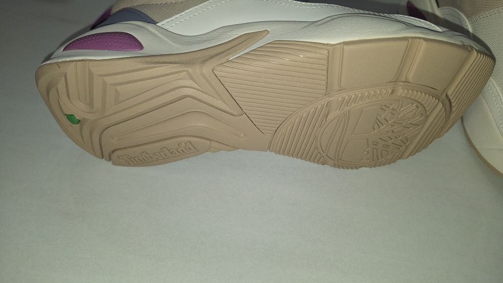 Vând adidasi femei Timberland