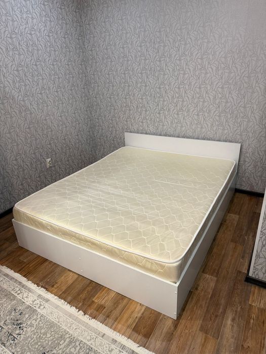 Продам кровать вместе с матрасом состояние новое!!